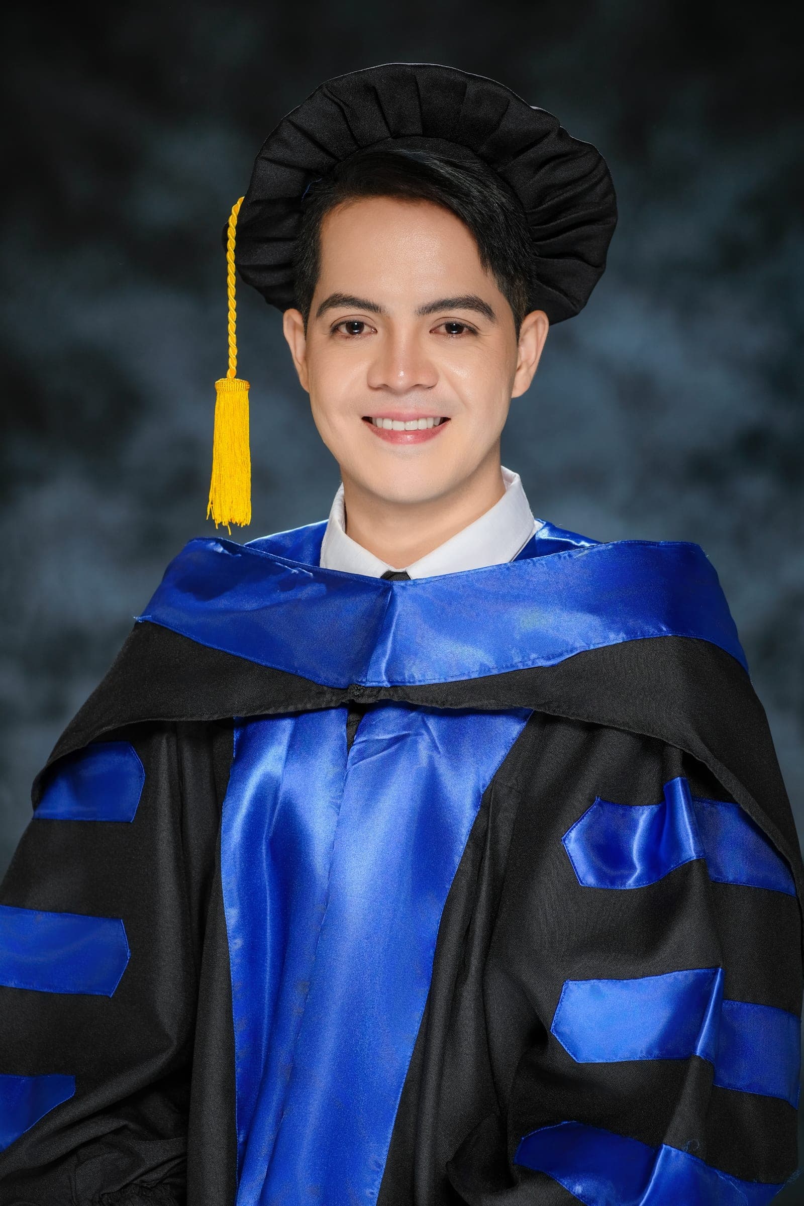 Graduation - Photo 2